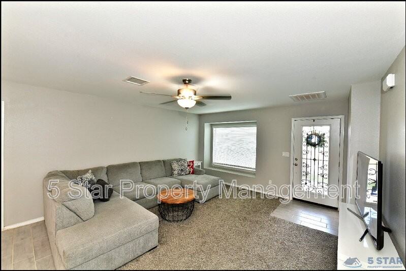 5129 Rose Elise St - Photo 7 of 34