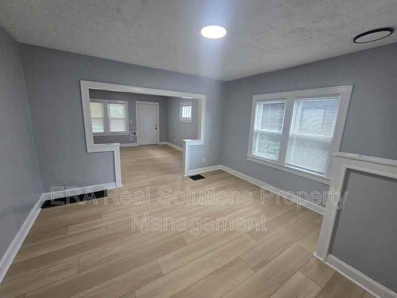 1145 E 18th Ave - Photo 3 of 8
