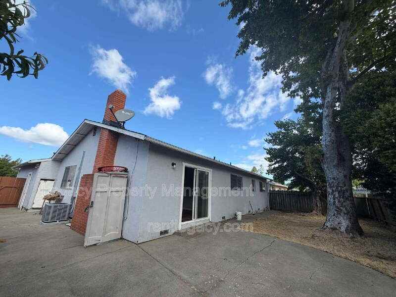 2190 Granada St - Photo 7 of 21