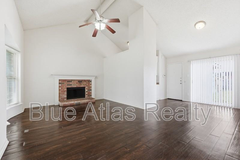 1612 Hunterwood Dr - Photo 4 of 23