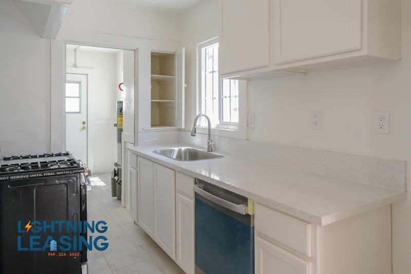1326 N Serrano Ave - Photo 3 of 10
