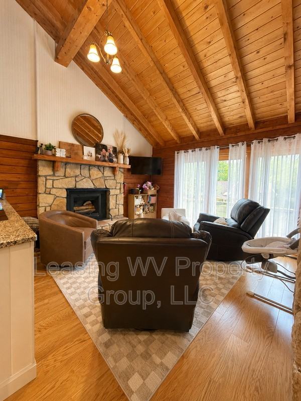 134 Woodbridge Dr - Photo 2 of 16