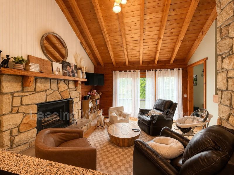 134 Woodbridge Dr - Photo 3 of 16