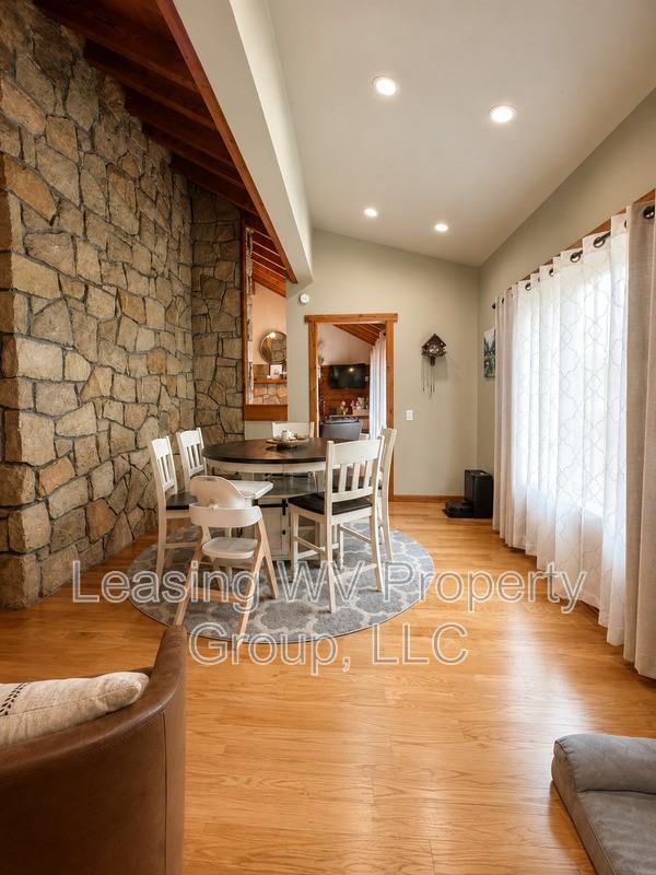 134 Woodbridge Dr - Photo 4 of 16