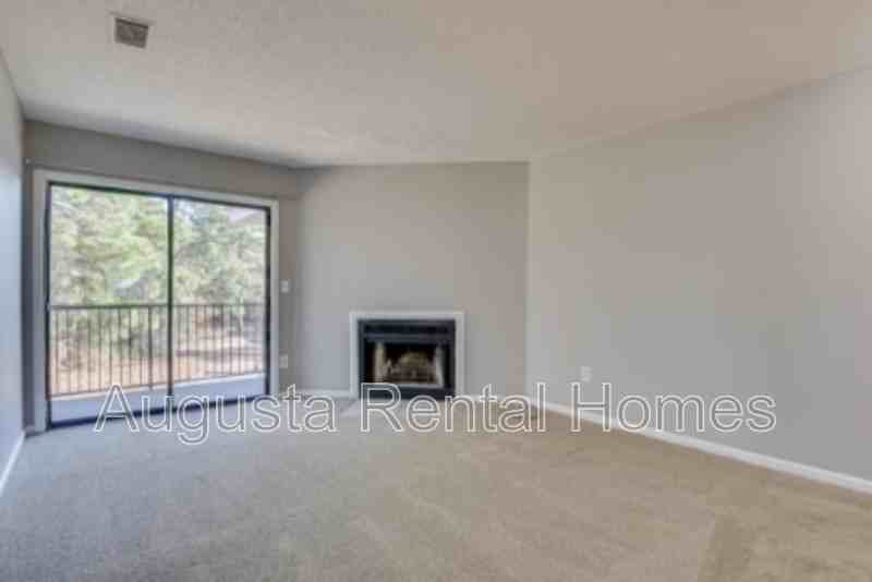 2816 Thomas Ln Apt C - Photo 5 of 23