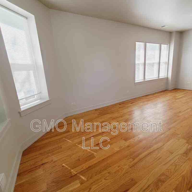 4048 W Lexington St #2 - Photo 3 of 18