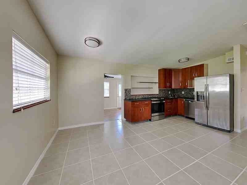 11501 Bacon St - Photo 4 of 15
