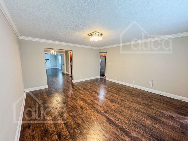 2845 Holly Point Dr - Photo 3 of 16