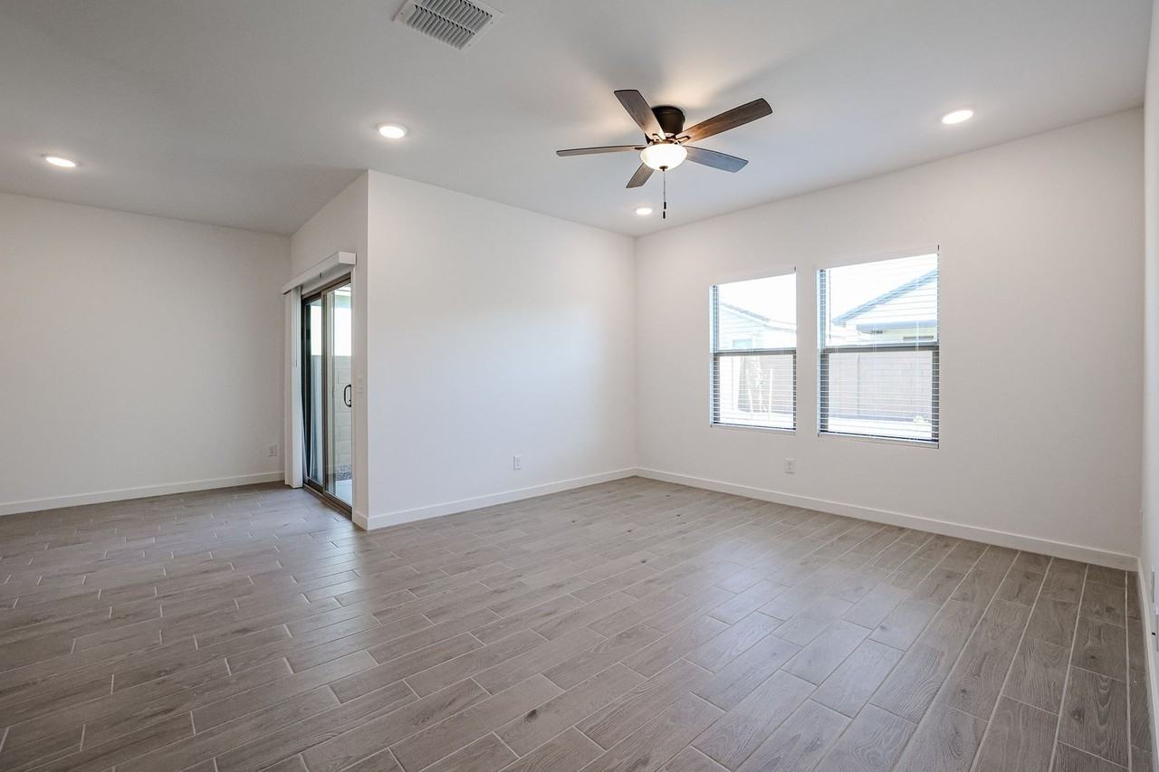 7861 N 80th Ave - Photo 2 of 41