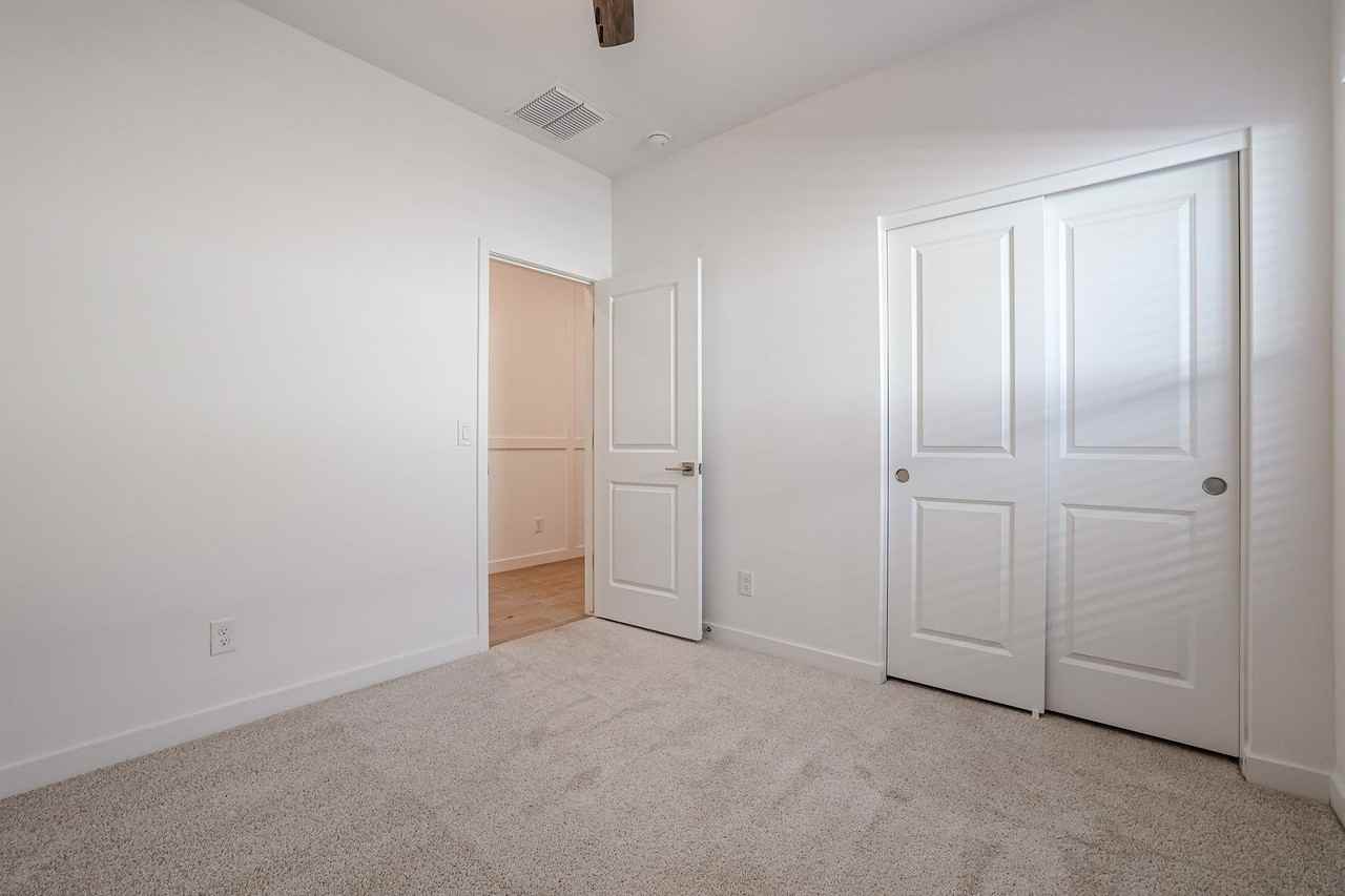 7861 N 80th Ave - Photo 3 of 41