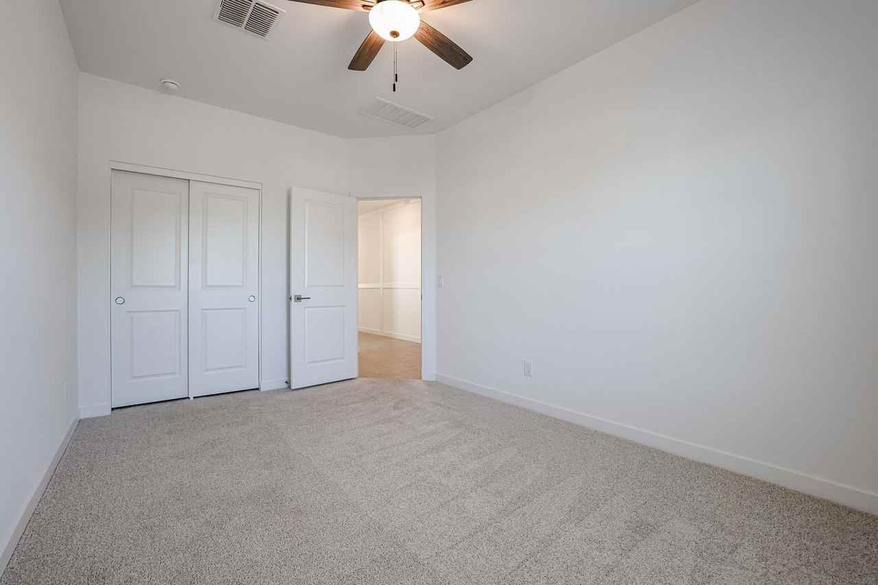 7861 N 80th Ave - Photo 7 of 41
