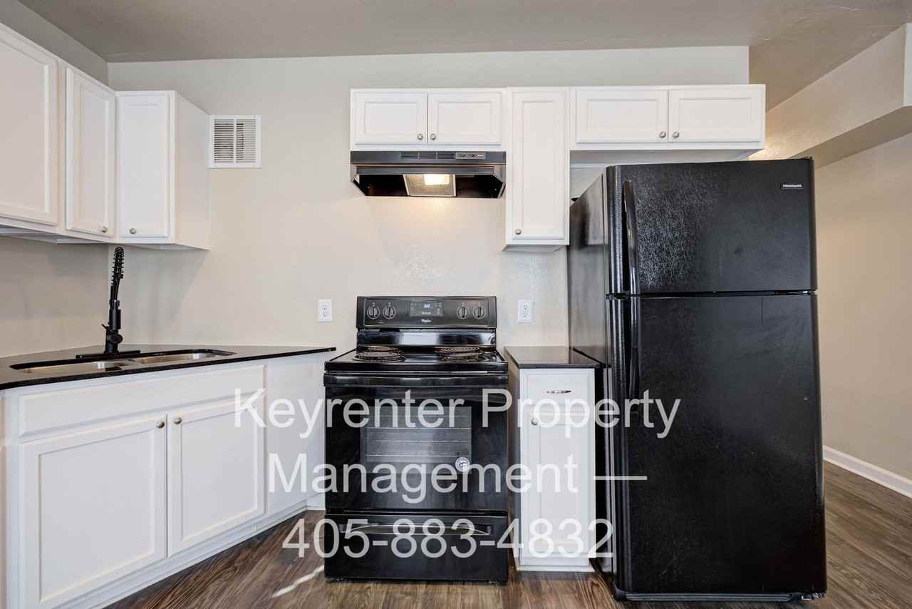 2325 Nw 12th St #C - Photo 2 of 10