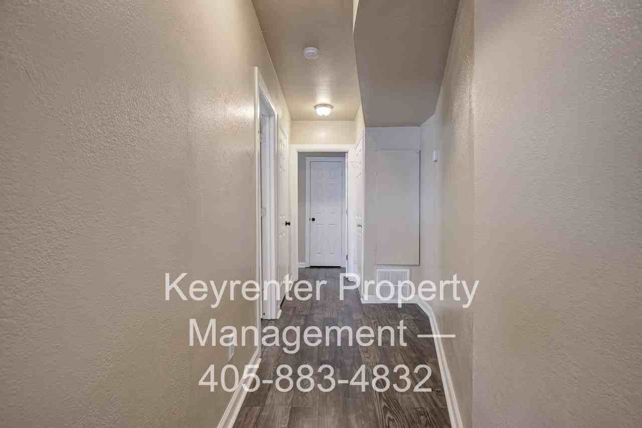 2325 Nw 12th St #C - Photo 4 of 10