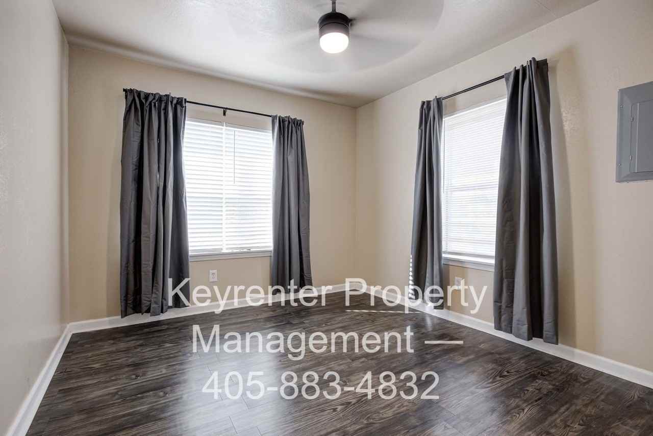 2325 Nw 12th St #C - Photo 5 of 10