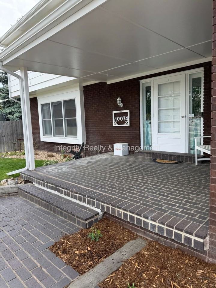 10074 E Lake Dr - Photo 2 of 44