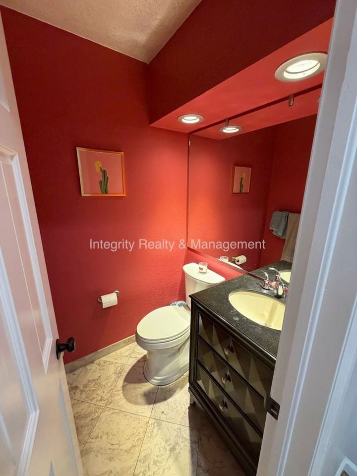 10074 E Lake Dr - Photo 7 of 44