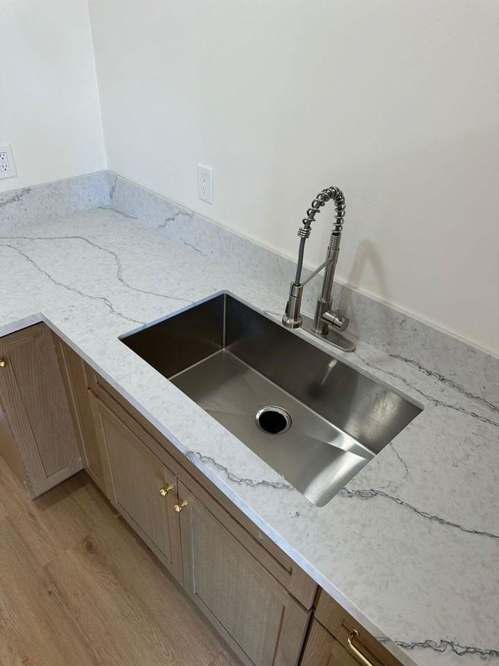 903 903 11th St-2 #2 - Photo 3 of 4