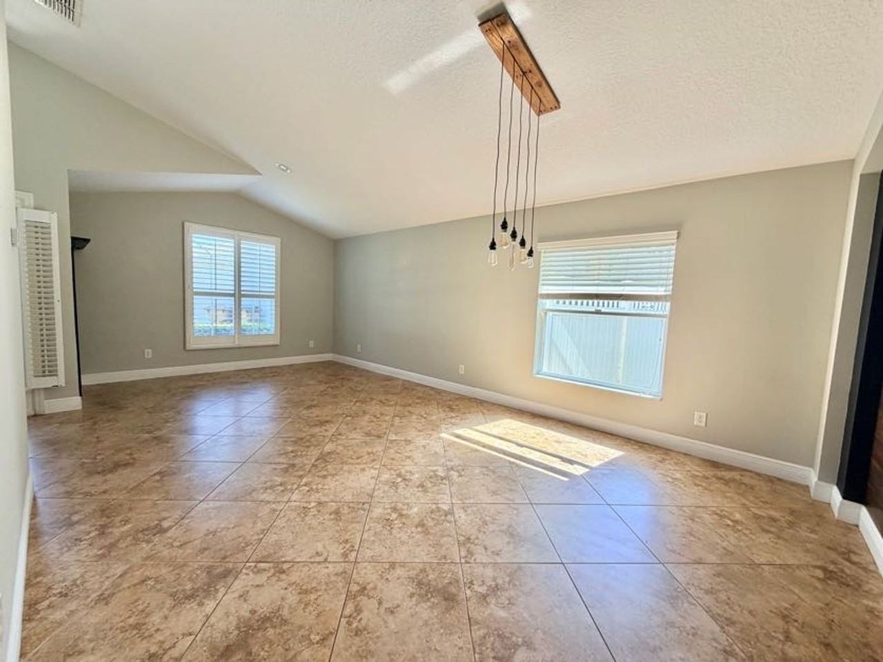 2117 Briarcliff Cir - Photo 5 of 22