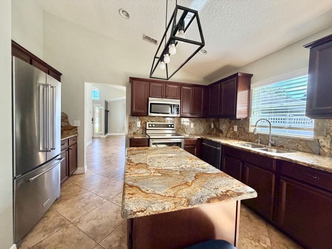 2117 Briarcliff Cir - Photo 6 of 22
