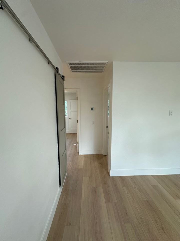 1707 Grand Coulee Blvd - Photo 4 of 9