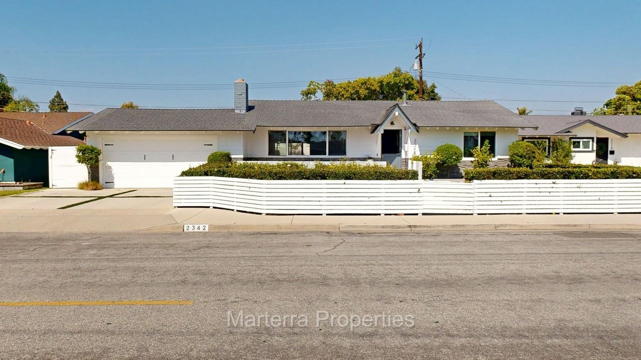 2342 Fordham Dr - Photo 2 of 39