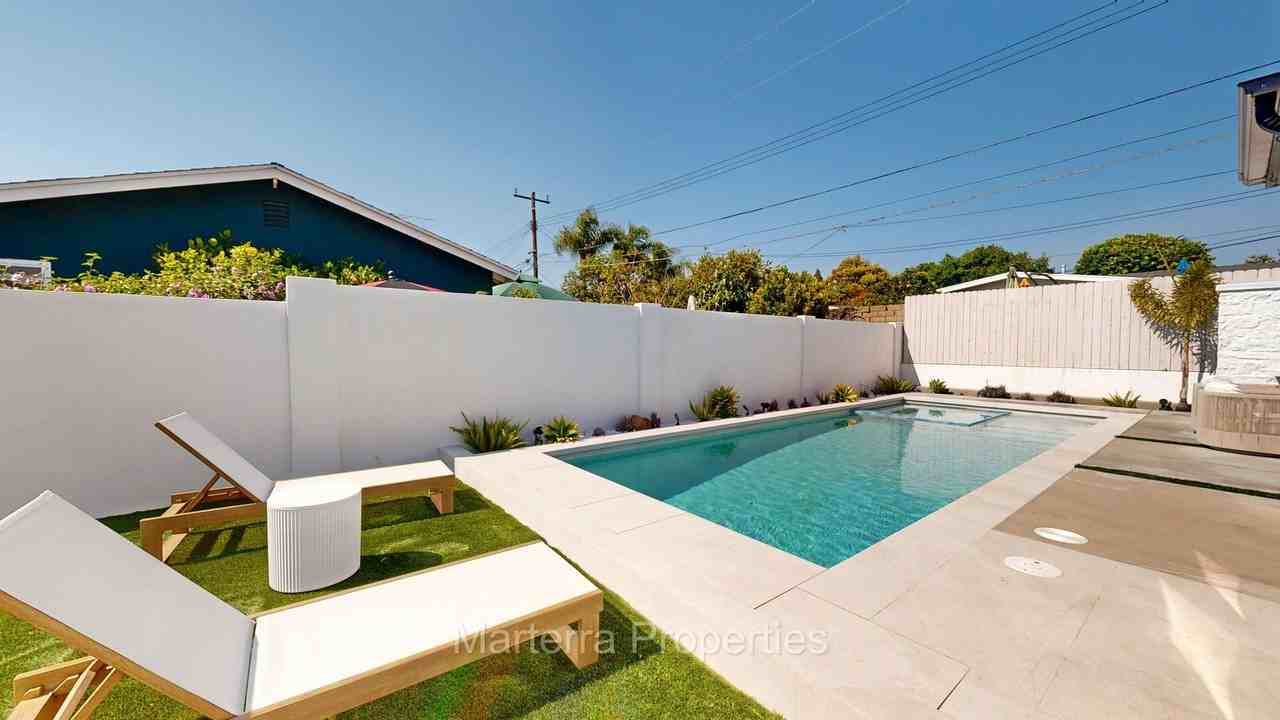 2342 Fordham Dr - Photo 7 of 39