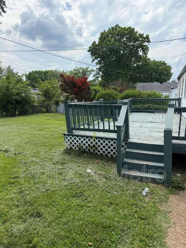 1230 Roxton Dr - Photo 2 of 10