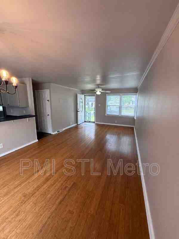 1230 Roxton Dr - Photo 4 of 10