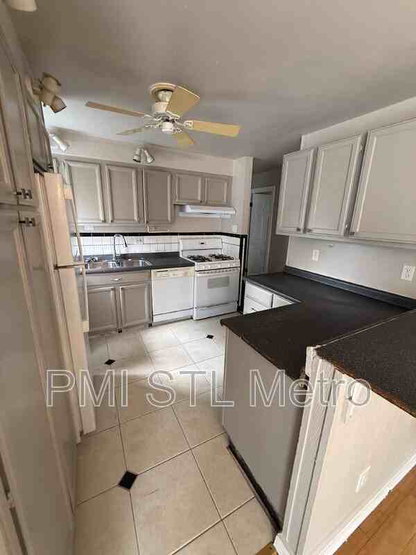1230 Roxton Dr - Photo 5 of 10