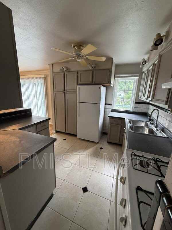 1230 Roxton Dr - Photo 6 of 10