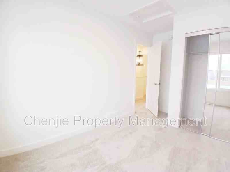 1938 209 St Nw - Photo 3 of 21