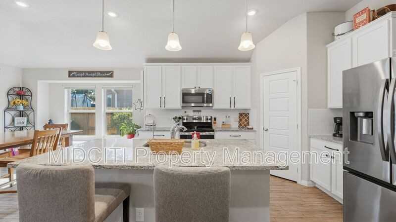 1116 River Wood - Photo 4 of 41