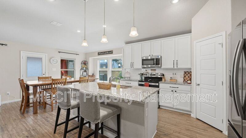 1116 River Wood - Photo 5 of 41