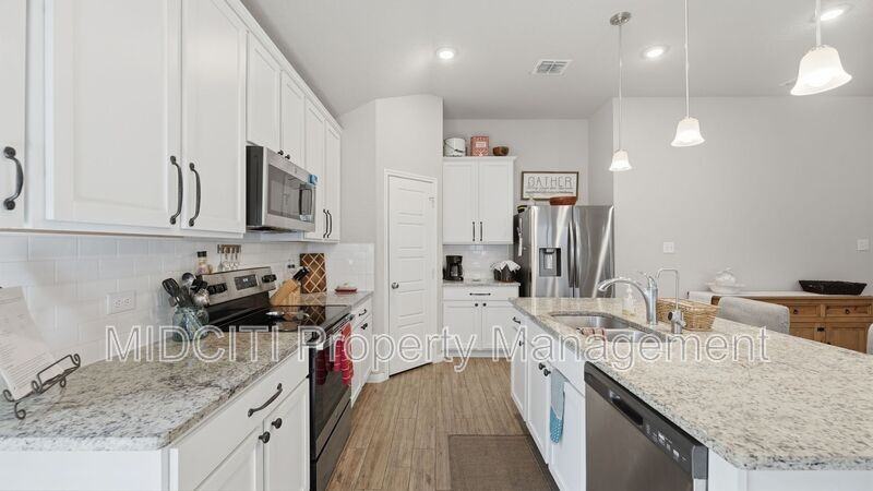 1116 River Wood - Photo 6 of 41