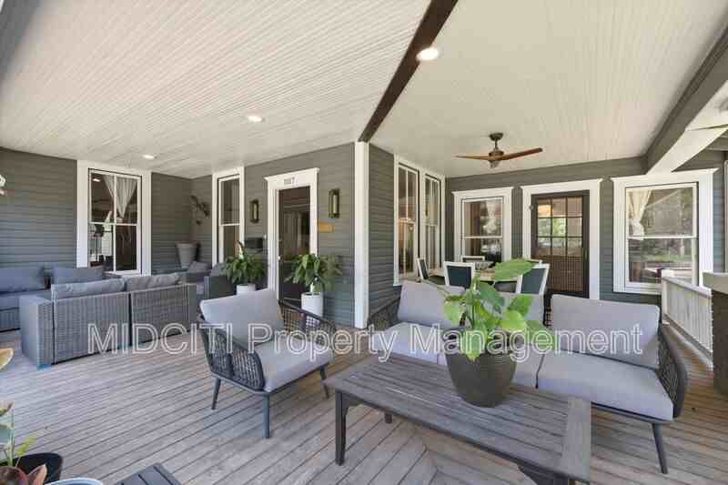 1017 W Hopkins St - Photo 3 of 30