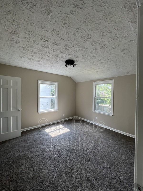 59 N Waverly St - Photo 3 of 19