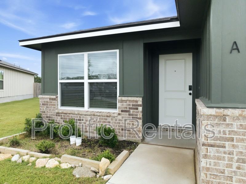 1247 Concord Dr - Photo 3 of 30