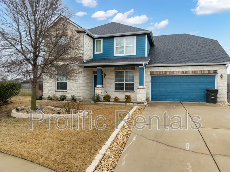5904 Chuckwagon Cir - Photo 3 of 37