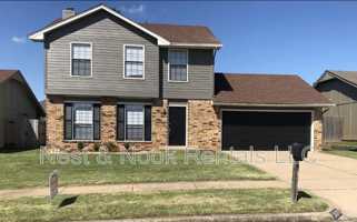 featured image of 3000 W Houston Pl