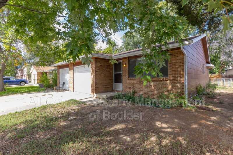 214 E Saint Clair Ave - Photo 2 of 15