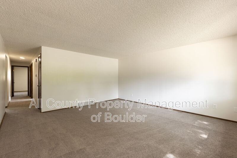 214 E Saint Clair Ave - Photo 3 of 15