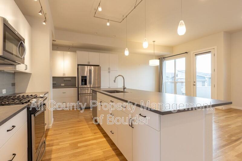5830 Grandville Ave #B - Photo 3 of 26