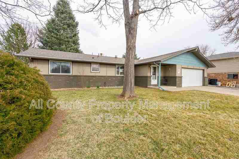 2336 Smith Ct - Photo 2 of 19