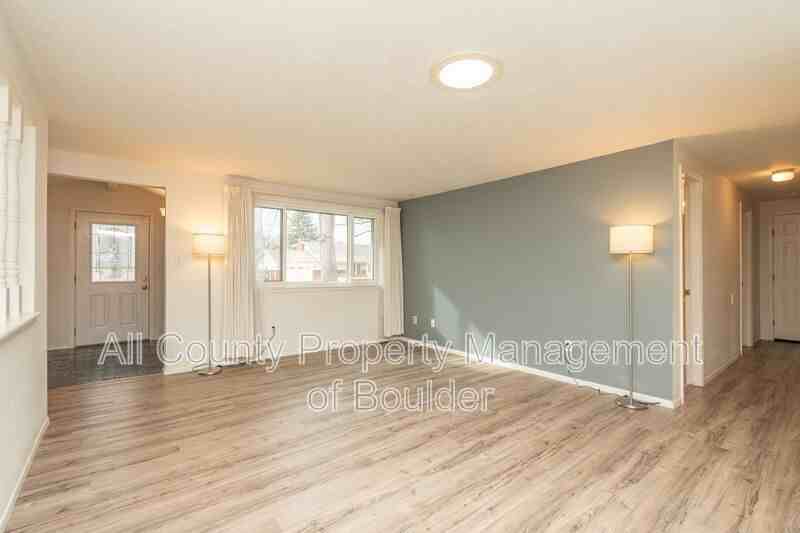 2336 Smith Ct - Photo 3 of 19