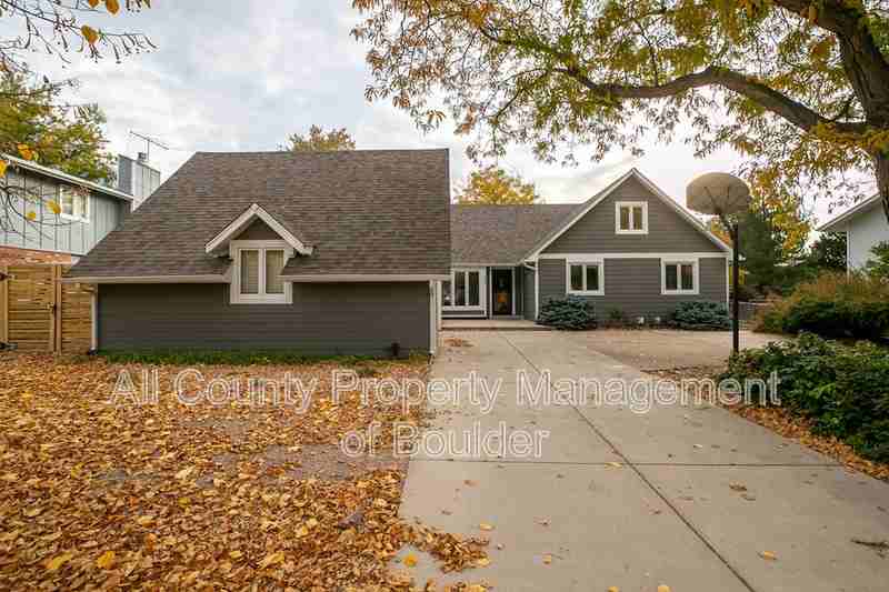 470 W Sutton Cir - Photo 2 of 26