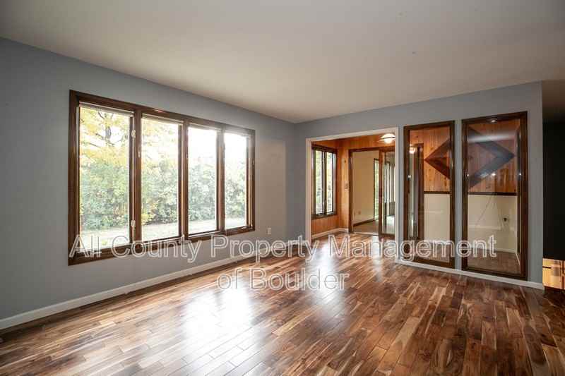 470 W Sutton Cir - Photo 3 of 26