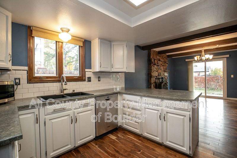 470 W Sutton Cir - Photo 7 of 26