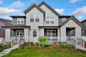 featured image of 2455 Alpine St