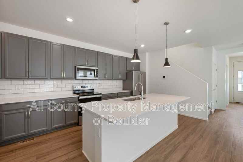 2455 Alpine St - Photo 2 of 21