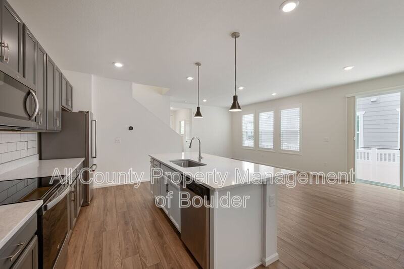 2455 Alpine St - Photo 3 of 21
